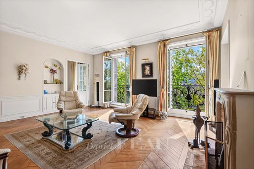 4 pièces 111 m² · à Paris 4ème · 111 m² · 2 496 000 €