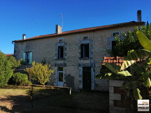 Maison 10 pièces 257 m² · à Palluaud · 257 m² · 151 200 €