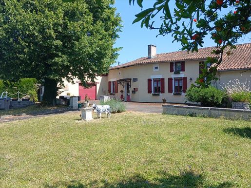 Maison 7 pièces 185 m² · à Montmoreau · 185 m² · 187 250 €