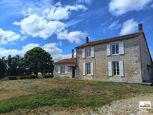 Maison 5 pièces 135 m² · à Villebois-Lavalette · 135 m² · 140 400 €