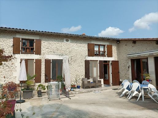 Maison 5 pièces 186 m² · à Saint-Séverin · 186 m² · 249 750 €
