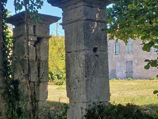 Maison 6 pièces 144 m² · à Montignac-le-Coq · 144 m² · 54 500 €