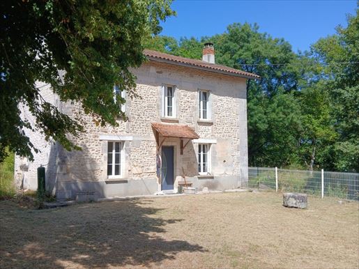 Maison 5 pièces 89 m² · à Montmoreau · 89 m² · 214 000 €