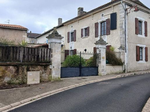 Maison 6 pièces 217 m² · à Saint-Séverin · 217 m² · 249 310 €