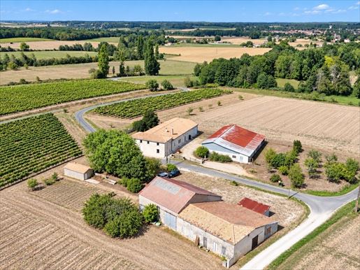 Maison 9 pièces 278 m² · à Baignes-Sainte-Radegonde · 278 m² · 389 000 €