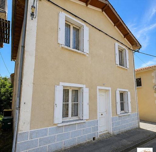 Maison 6 pièces 110 m² · à Baignes-Sainte-Radegonde · 110 m² · 82 500 €