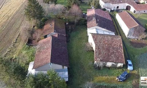 Maison 10 pièces 172 m² · à Brossac · 172 m² · 98 100 €