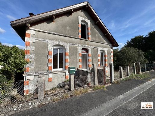 Maison 7 pièces 95 m² · à Barbezieux-Saint-Hilaire · 95 m² · 70 850 €