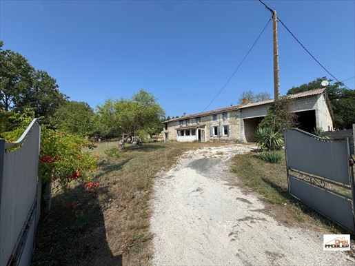 Maison 6 pièces 159 m² · à Condéon · 159 m² · 191 000 €