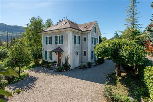 Maison 10 pièces 323 m² · à Annecy · 323 m² · 1 690 000 €