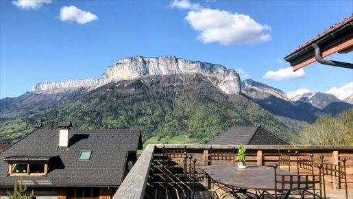 Maison 6 pièces 235 m² · à Annecy-le-Vieux · 235 m² · 1 120 000 €