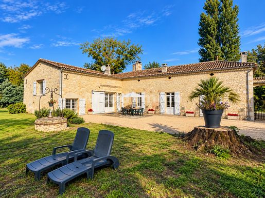 Maison 9 pièces 265 m² · à Eynesse · 265 m² · 369 000 €