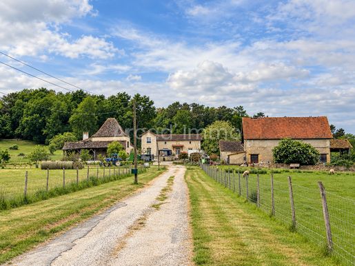 Maison 7 pièces 180 m² · à Gageac-et-Rouillac · 180 m² · 374 500 €