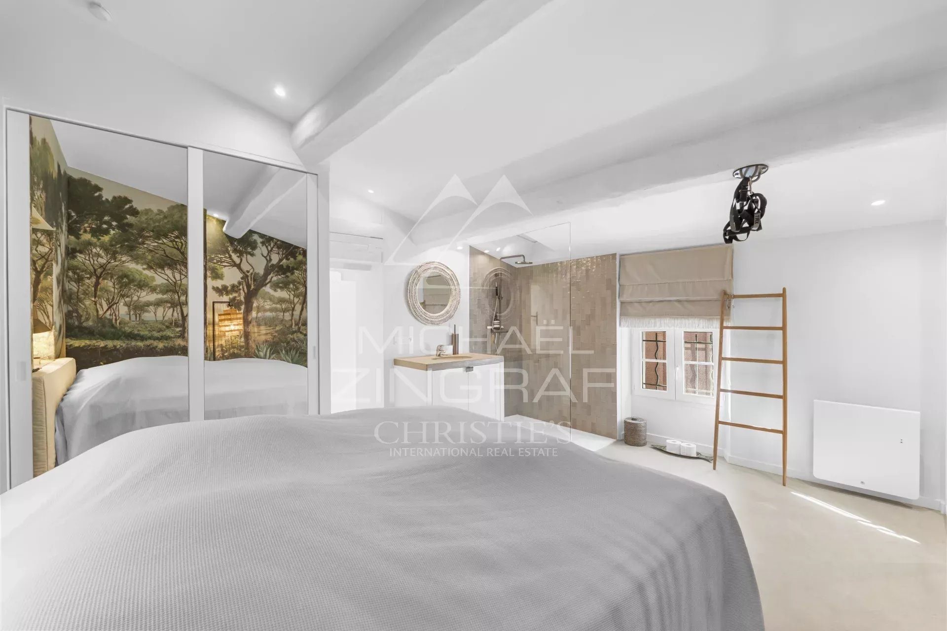 Exceptional duplex apartment in the heart of La Ponche – Saint-Tropez - Mehr
