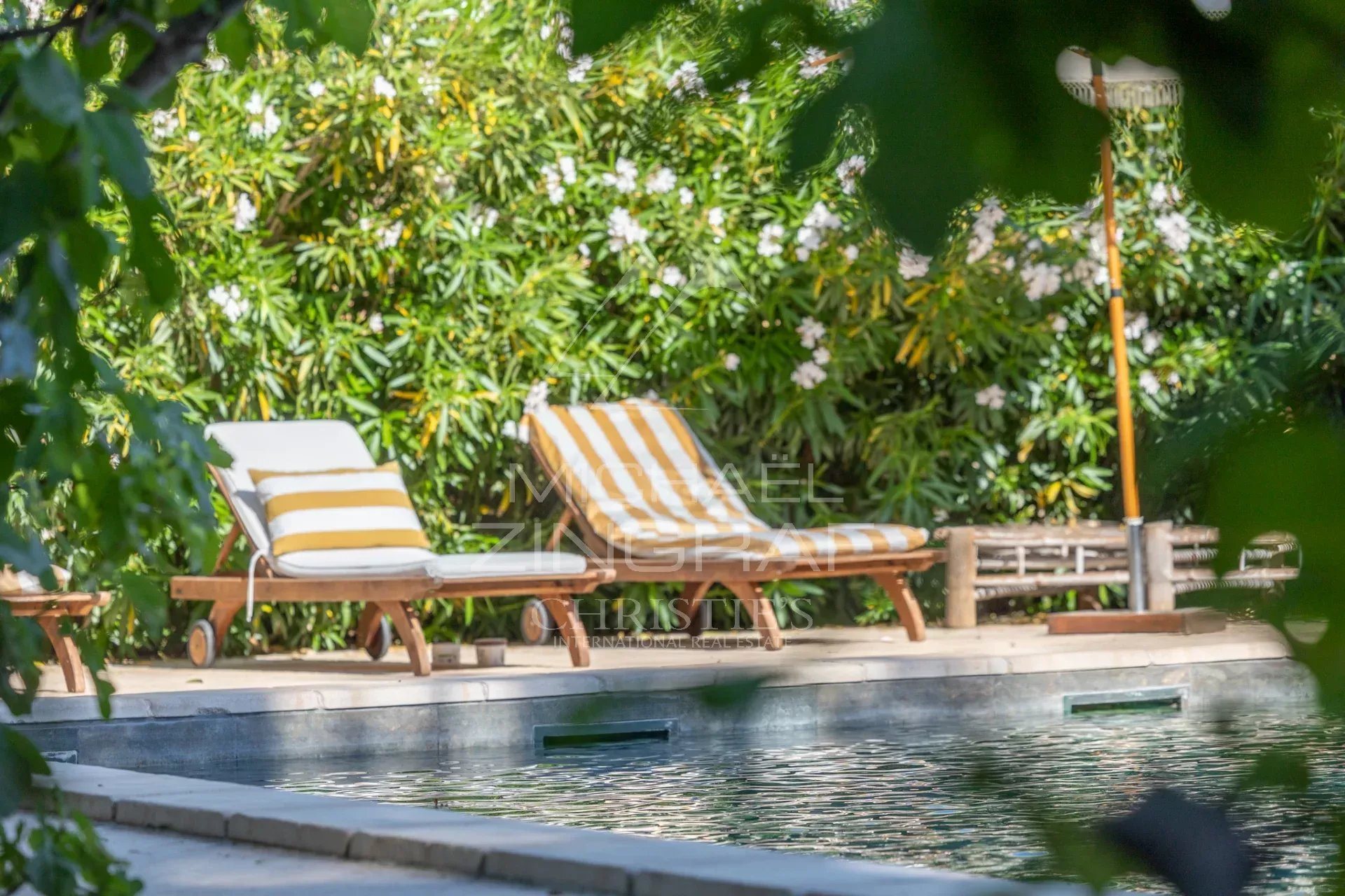 Maison à vendre, 974m², L'Isle-sur-la-Sorgue