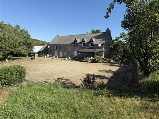 Campagne de MENEAC · à Ménéac · 140 m² · 234 045 €