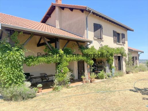 Maison 7 pièces 180 m² · à Saint-Vérand · 180 m² · 449 000 €