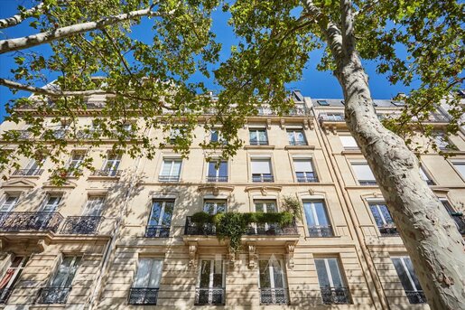Appartement 4 pièces 104 m² · à Paris 7ème · 104 m² · 1 490 000 €