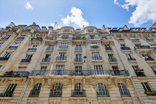 3 pièces 57 m² · à Paris 7ème · 57 m² · 790 000 €
