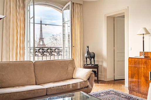 4 pièces 93 m² · à Paris 7ème · 93 m² · 1 850 000 €