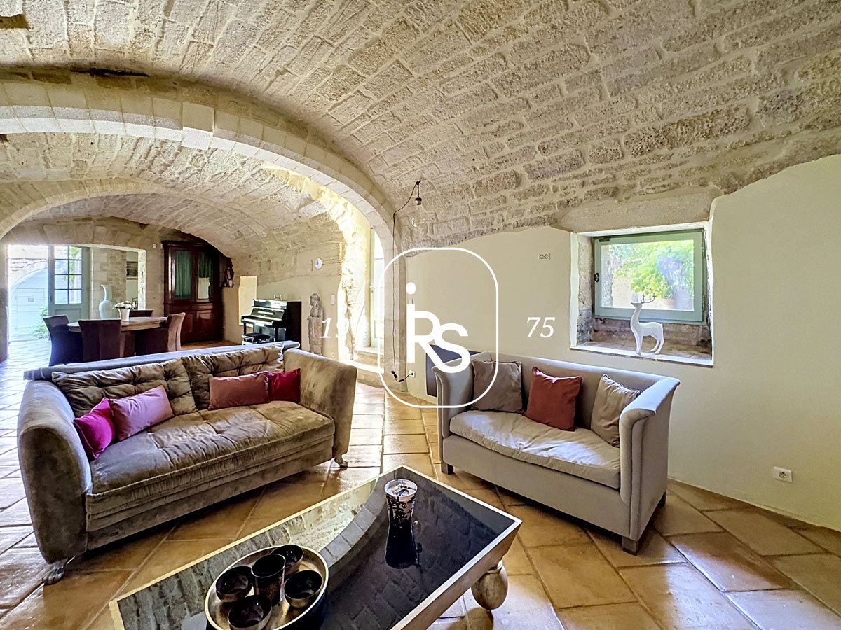 Maison à vendre, 365m², Saint-Siffret