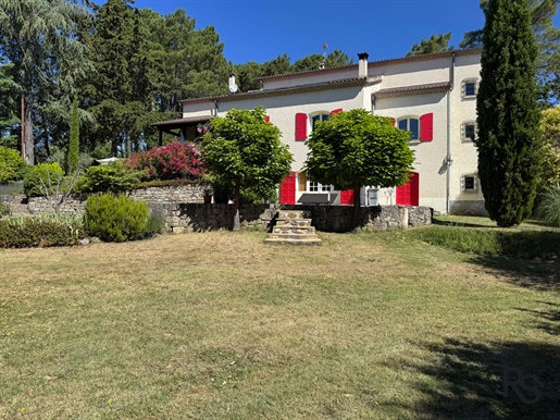 Maison 9 pièces 267 m² · à Chassiers · 267 m² · 499 000 €