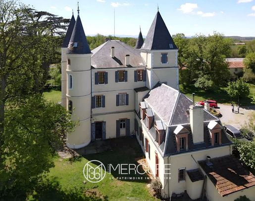 Maison 12 pièces 600 m² · à Bérat · 600 m² · 798 000 €