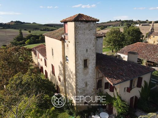 Maison 9 pièces 500 m² · à Saint-Élix-Séglan · 500 m² · 690 000 €