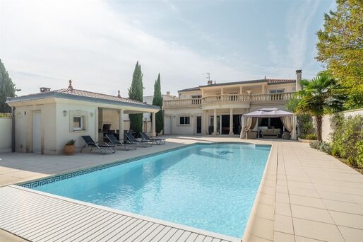 Maison 8 pièces 301 m² · à Mérignac · 301 m² · 1 198 000 €