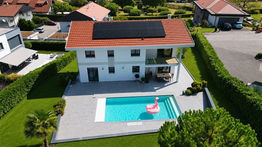 Maison 6 pièces 164 m² · à Reignier-Esery · 164 m² · 1 190 000 €
