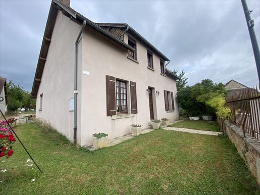 6 pièces 167 m² · à Viré-en-Champagne · 167 m² · 218 000 €