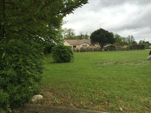 Terrain 80 m² · à Léognan · 80 m² · 300 000 €