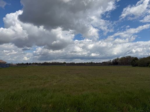 Terrain 80 m² · à Targon · 80 m² · 199 600 €
