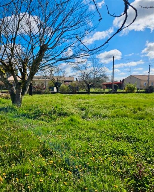 Terrain 85 m² · à Cours-de-Pile · 85 m² · 157 000 €