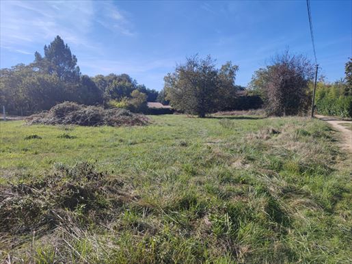 Terrain 85 m² · à Saint-Pierre-de-Bat · 85 m² · 226 272 €