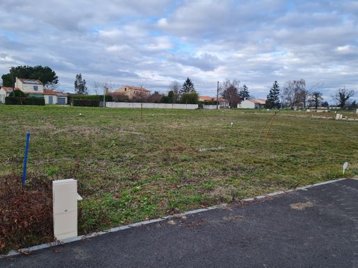 Terrain 85 m² · à Pisany · 85 m² · 185 900 €