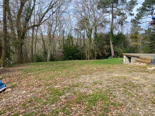 Terrain 70 m² · à Saint-Yzan-de-Soudiac · 70 m² · 160 000 €