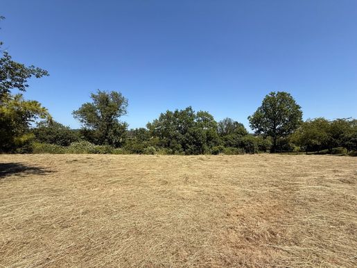 Terrain 85 m² · à Monmadalès · 85 m² · 143 500 €