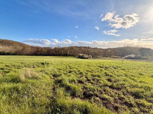 Terrain 80 m² · à Bouniagues · 80 m² · 145 000 €