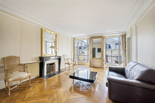 4 pièces 81 m² · à Paris 1er · 81 m² · 995 000 €