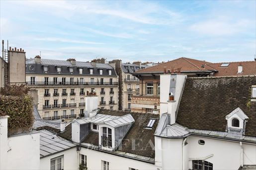 6 pièces 134 m² · à Paris 6ème · 134 m² · 2 400 000 €