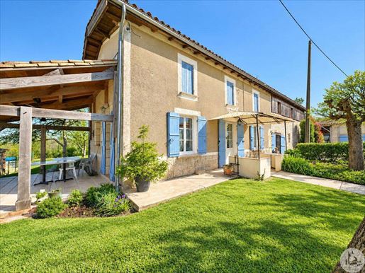 Maison 9 pièces 230 m² · à Castillonnès · 230 m² · 460 000 €