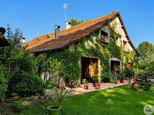 Périgourdine, au calme, 6 chambres, piscine,puits. · à Montpon-Ménestérol · 300 m² · 412 335 €