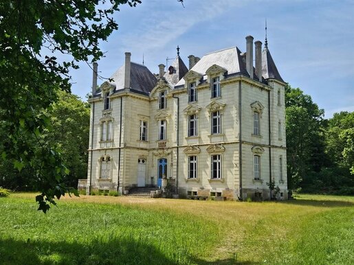 Maison 18 pièces 560 m² · à Angers · 560 m² · 750 000 €