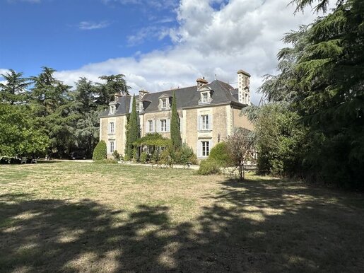 Maison 12 pièces 450 m² · à Sucé-sur-Erdre · 450 m² · 1 299 000 €