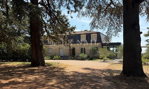 Maison 8 pièces 290 m² · à Poitiers · 290 m² · 682 500 €