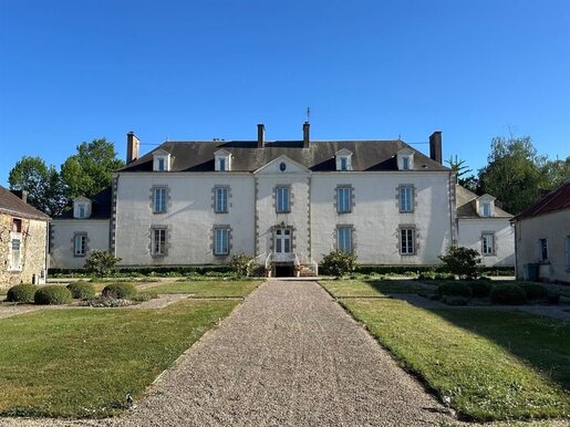 Maison 11 pièces 370 m² · aux Lucs-sur-Boulogne · 370 m² · 947 000 €