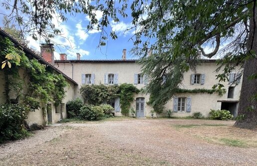 Maison 14 pièces 350 m² · à Angoulême · 350 m² · 1 060 000 €