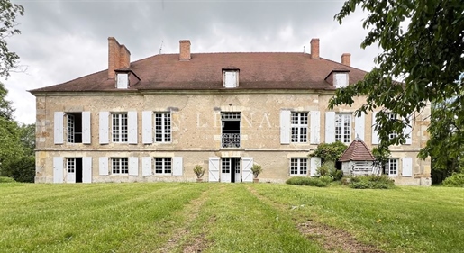 Maison 15 pièces 470 m² · à Angoulême · 470 m² · 795 000 €