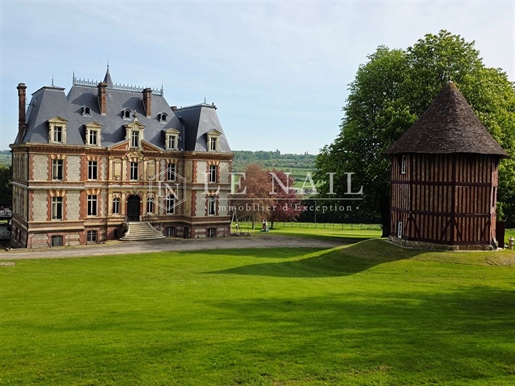 Maison 18 pièces 700 m² · à Livarot · 700 m² · 1 690 000 €